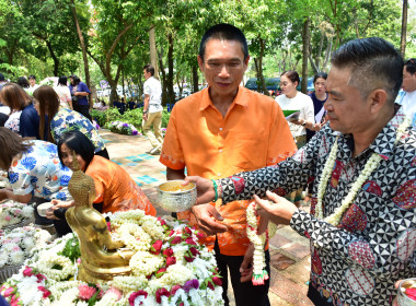 ร่วมพิธีรดน้ำดำหัวผู้ว่าราชการจังหวัดตาก ... พารามิเตอร์รูปภาพ 3