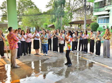 กิจกรรม "สรงน้ำพระและ รดน้ำดำหัวขอพรท่านสหกรณ์จังหวัดตาก” ... พารามิเตอร์รูปภาพ 2