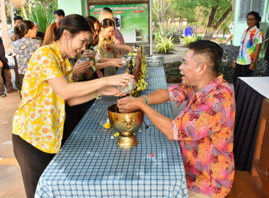 กิจกรรม "สรงน้ำพระและ รดน้ำดำหัวขอพรท่านสหกรณ์จังหวัดตาก” ... พารามิเตอร์รูปภาพ 4